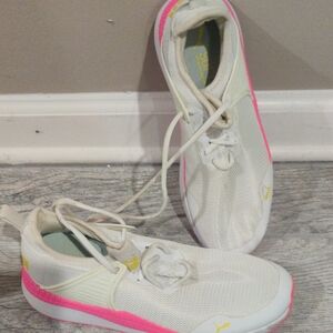 Puma Women's White and Neon Pink Sneakers